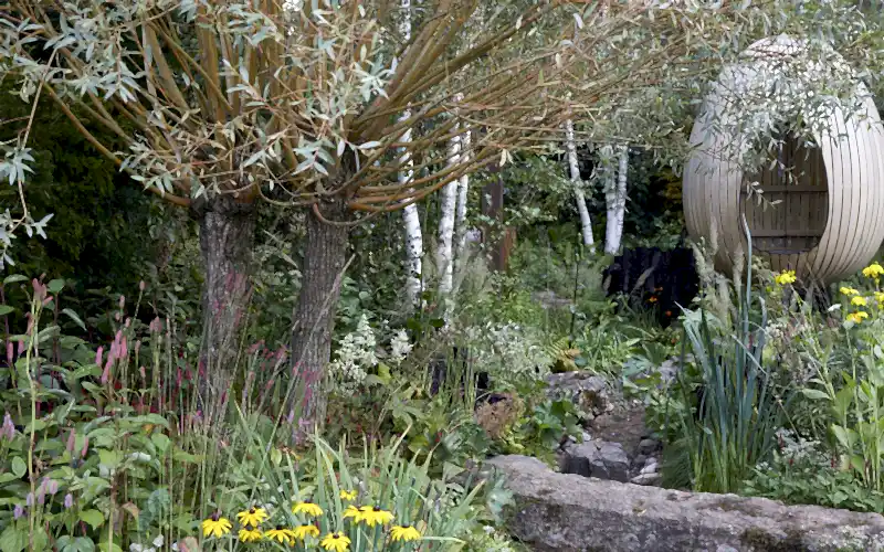 Landscape Associates collect another RHS Gold Award and BBC Peoples Choice